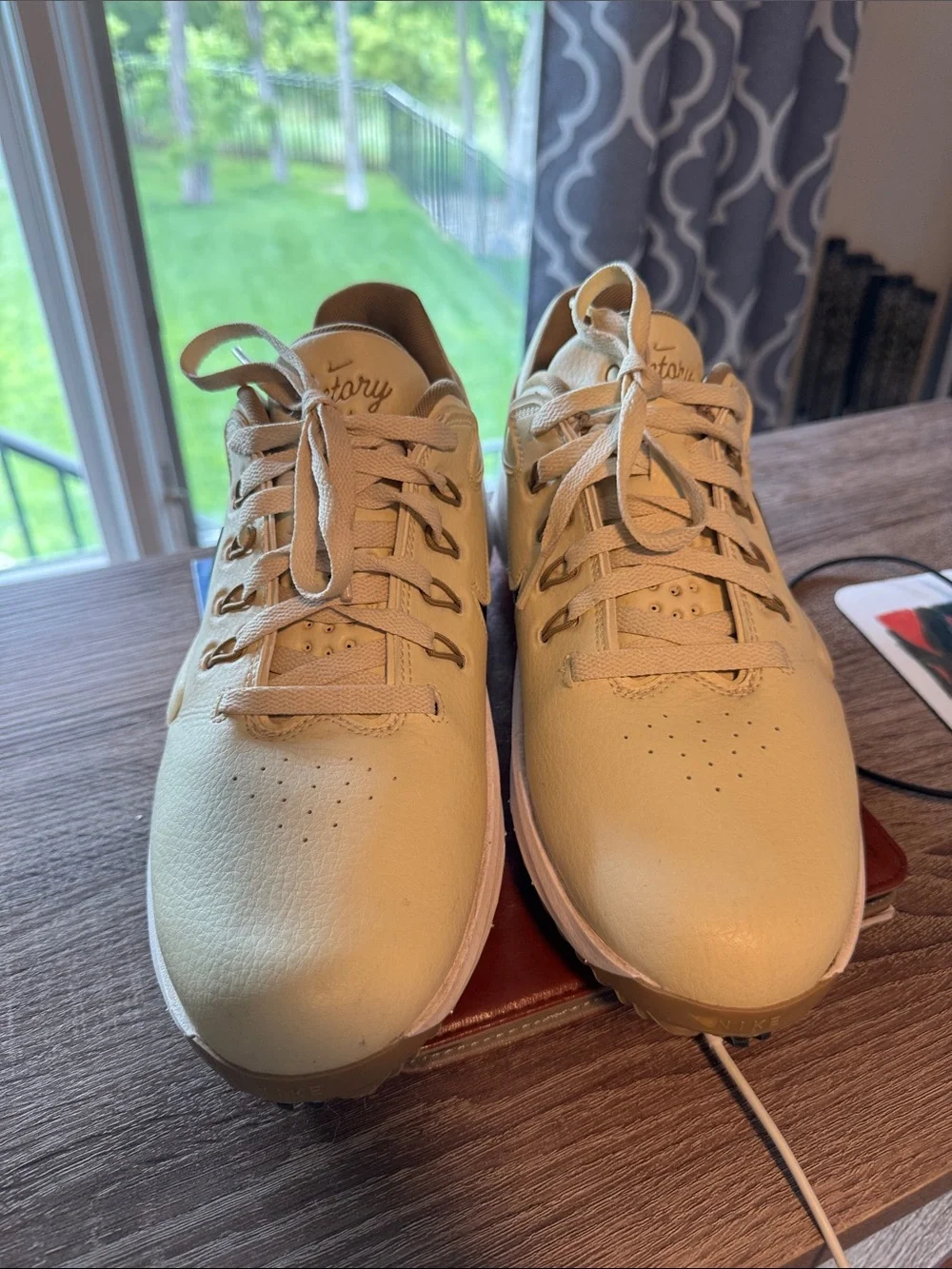 Nike Victory Pro 4 Men's Light Beige Sneakers with Black Swoosh size 9.5 Golf